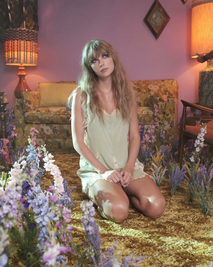 Taylor Swift sexy mang nét đẹp sắc sảo cuốn hút