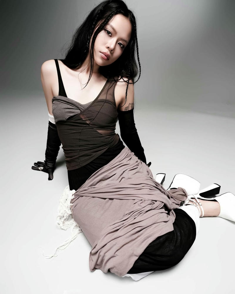 Tlinh sexy hấp dẫn luôn luôn rực rỡ