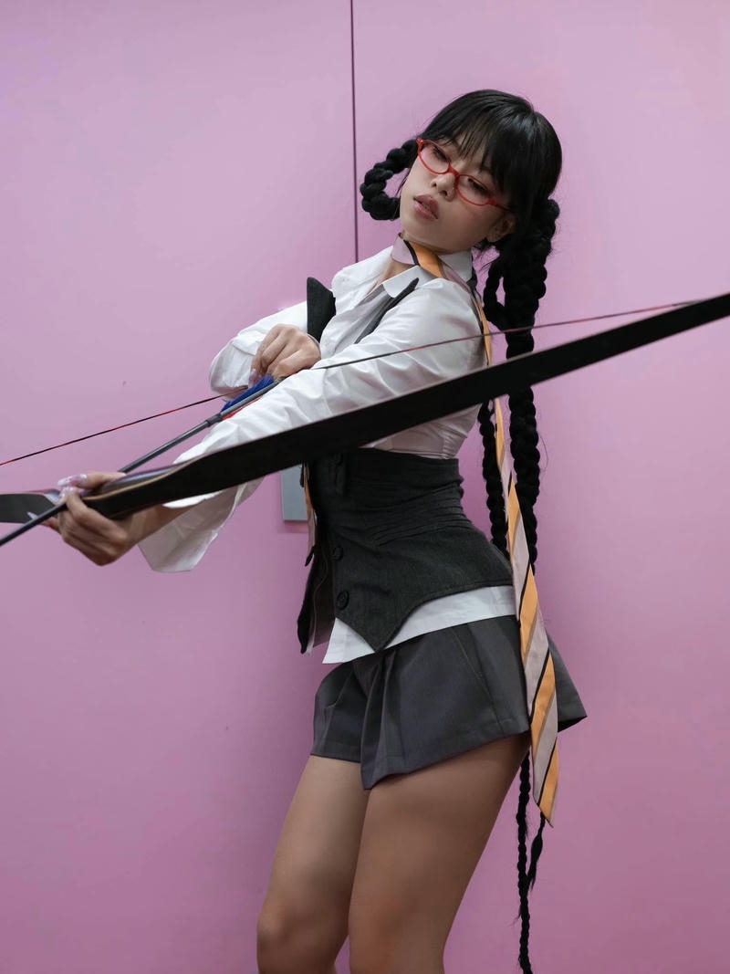 Tlinh sexy rạng rỡ đầy vẻ duyên dáng