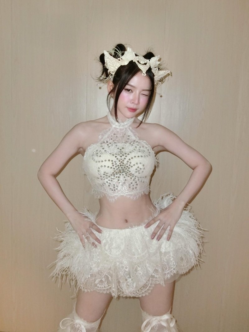 dj mie sexy​​​ 7