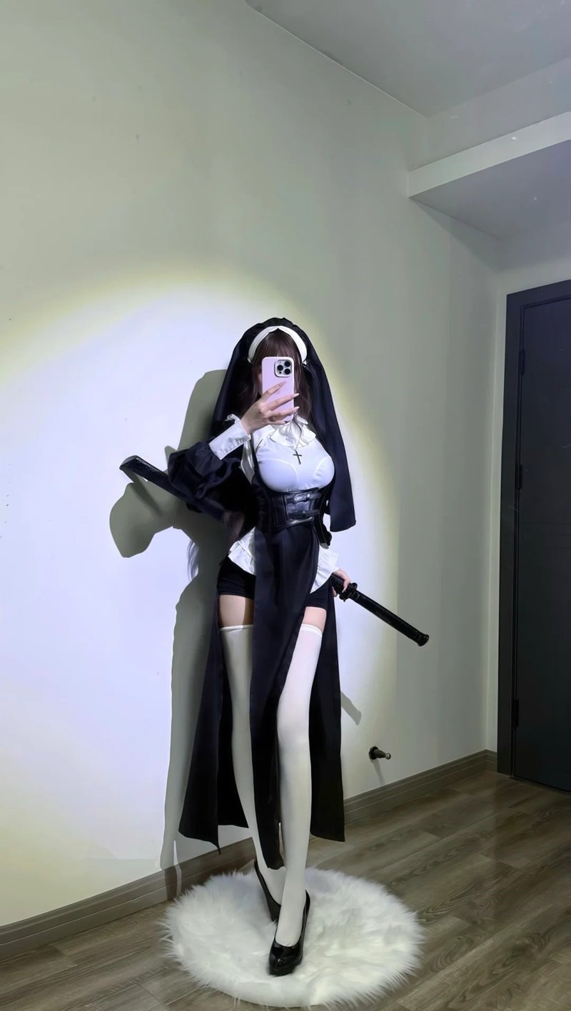 nun cosplay 4