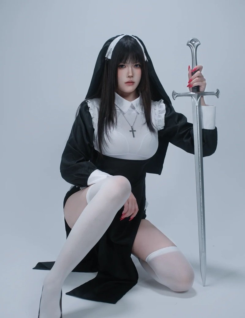 nun cosplay 9