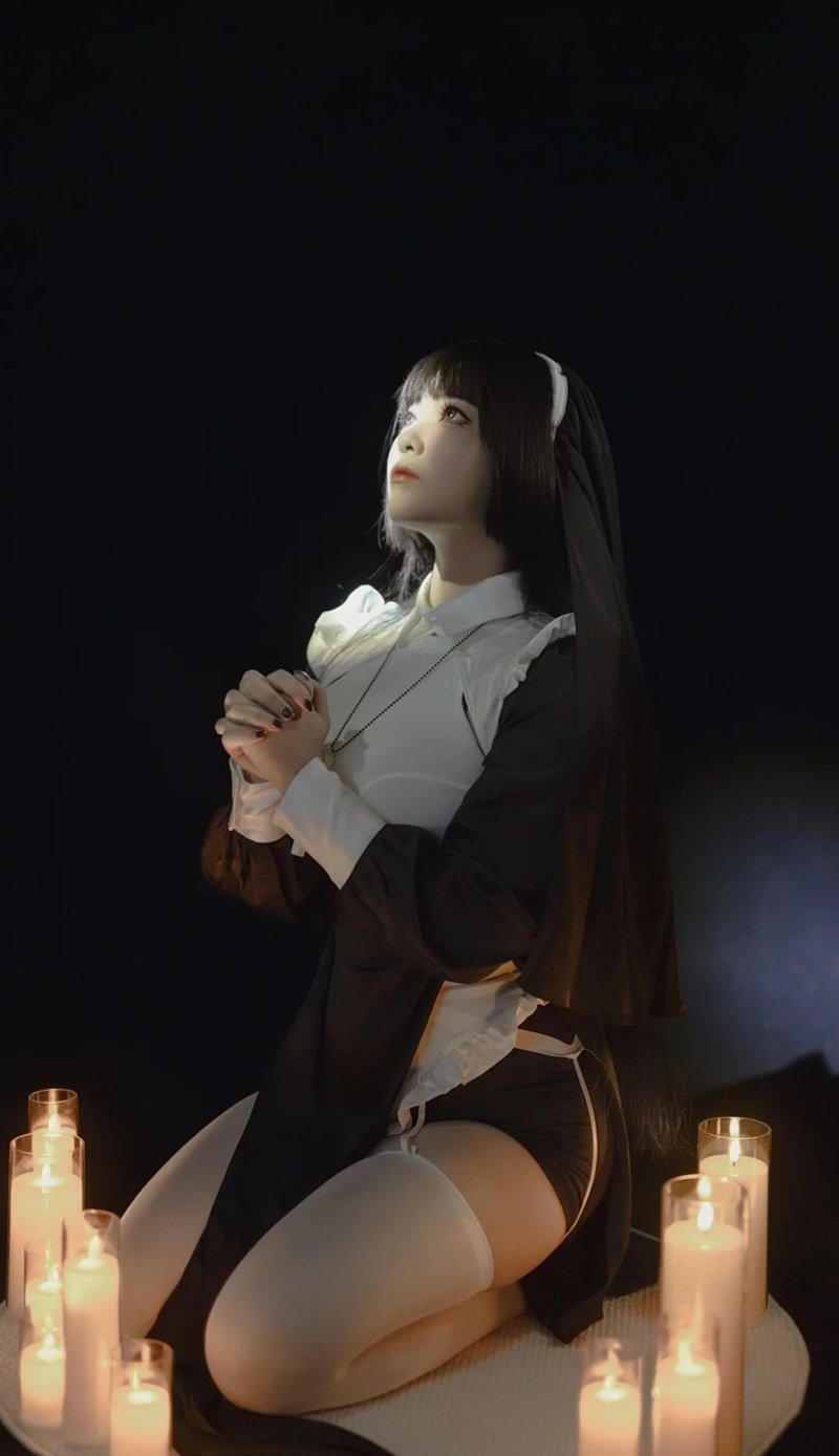 the nun cosplay​