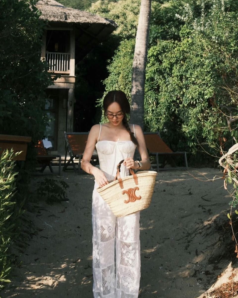 Ảnh Kaity Nguyễn sexy mang phong thái nữ tính tinh tế