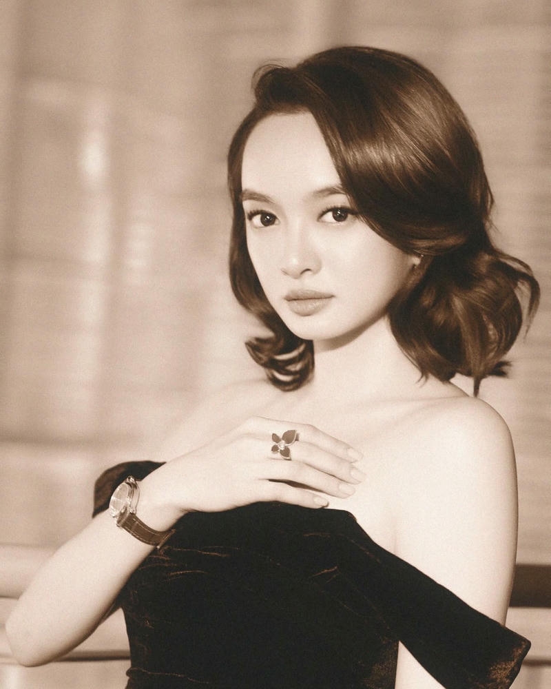 Ảnh Kaity Nguyễn sexy với nụ cười duyên dáng nổi bật