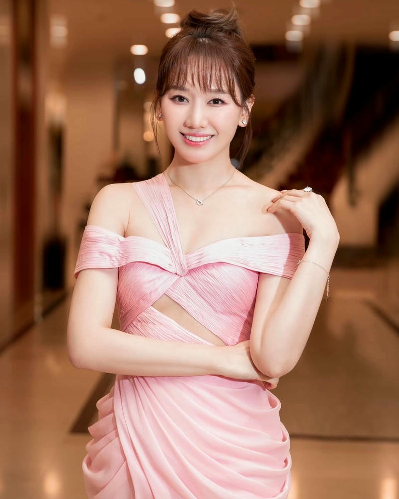 Hari Won duyên dáng cùng diện mạo thanh tú ấn tượng