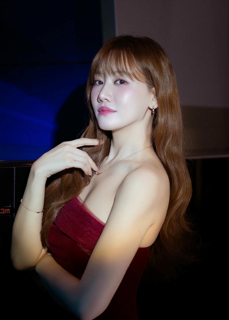 Hari Won sexy cùng vẻ đẹp mềm mại cuốn hút
