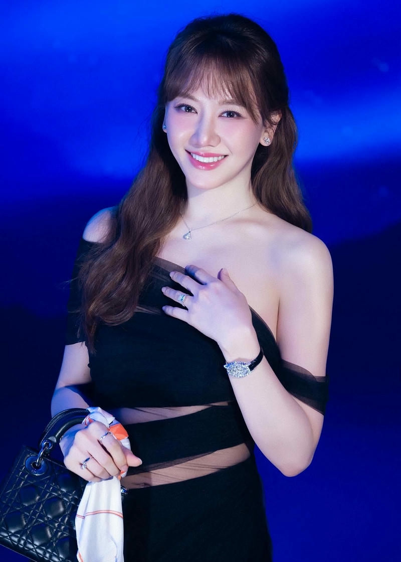 Hari Won sexy mang diện mạo duyên dáng đầy sức hút