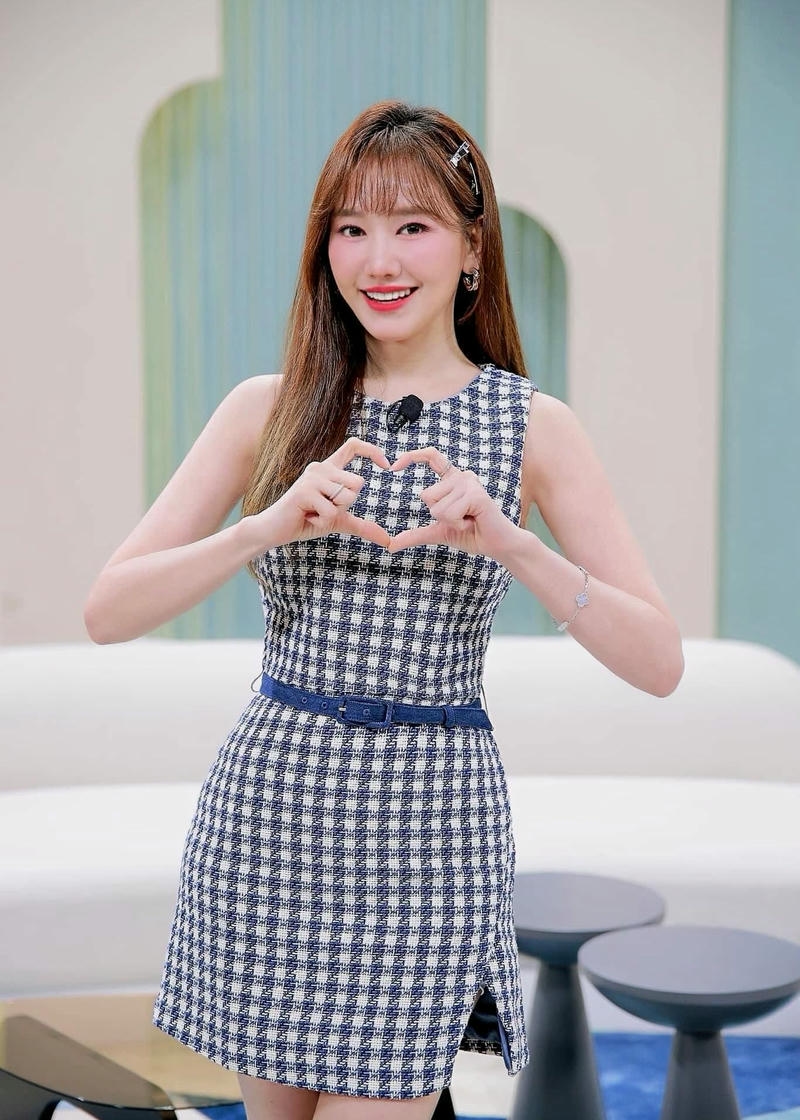 Hari Won sexy thể hiện diện mạo thanh tú nổi bật