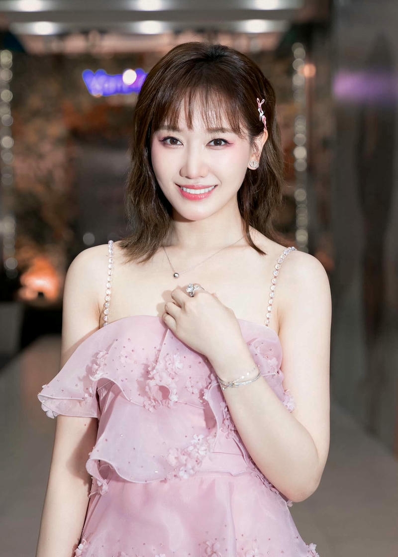 Hari Won xinh đẹp mang vẻ ngoài đầy sức hấp dẫn