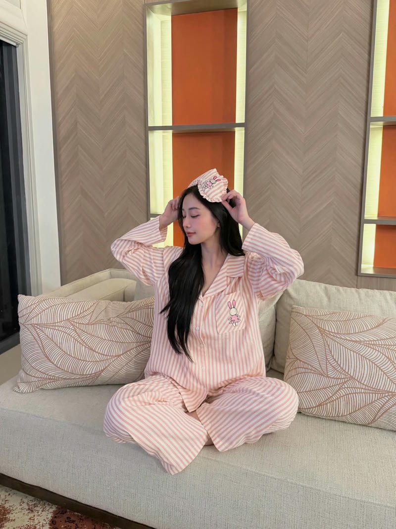 Jun Vũ sexy lôi cuốn mềm mại
