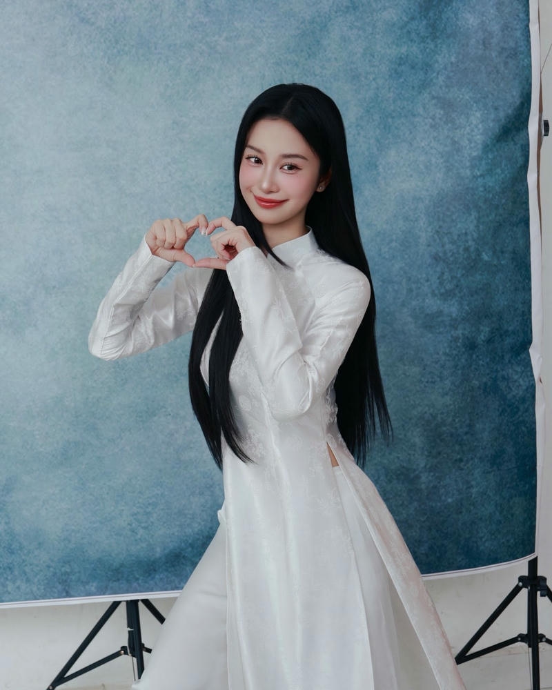 Jun Vũ sexy rạng rỡ duyên dáng