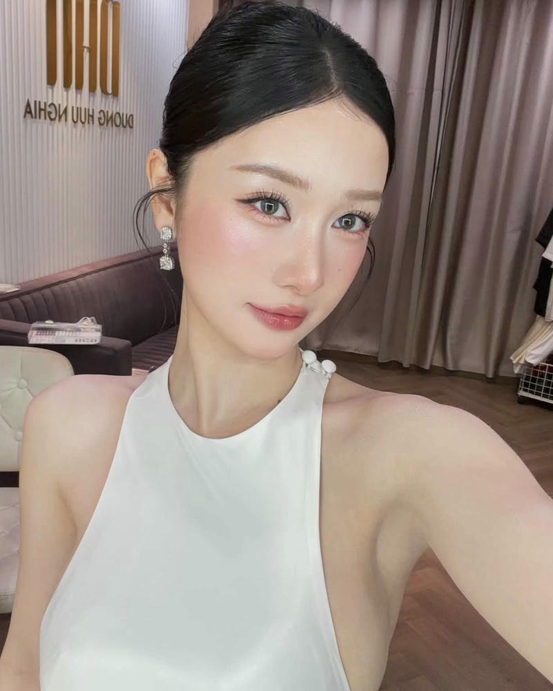 Jun Vũ sexy rực rỡ gợi cảm