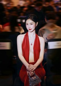 Tuyển chọn 88+ Jun Vũ sexy khoe vẻ đẹp đầy cuốn hút