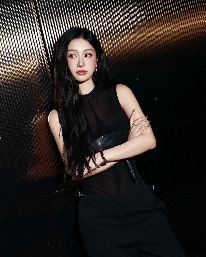 Jun Vũ sexy tươi trẻ đặc sắc