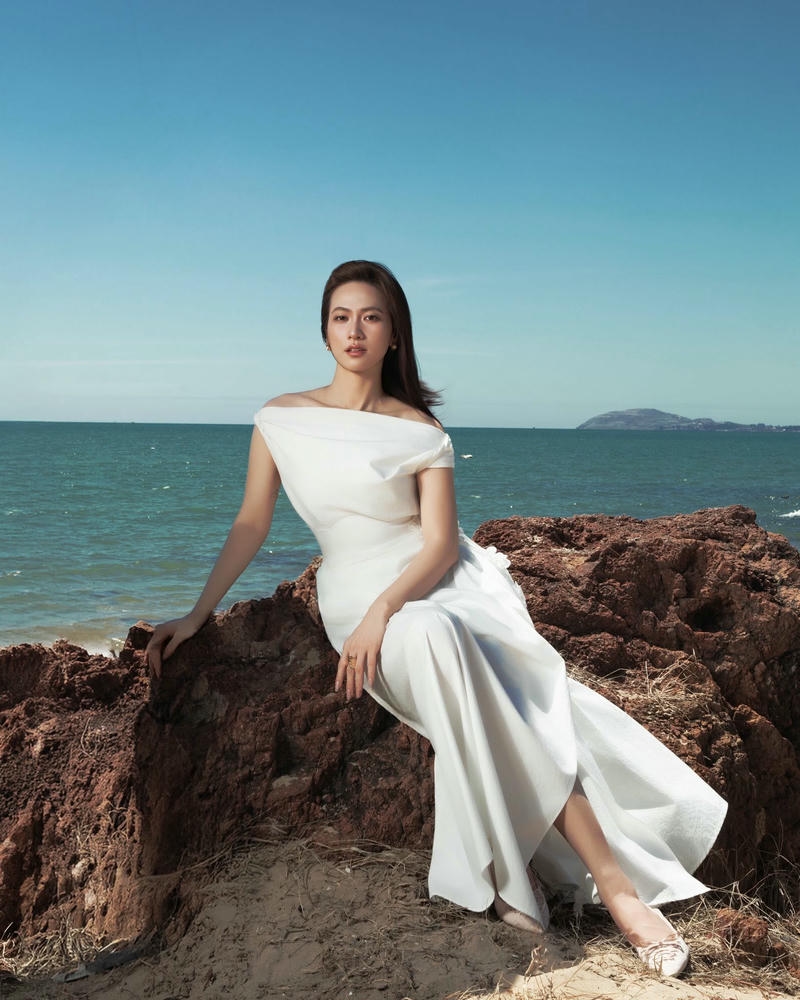 Phương Anh Đào duyên dáng với phong cách thời thượng