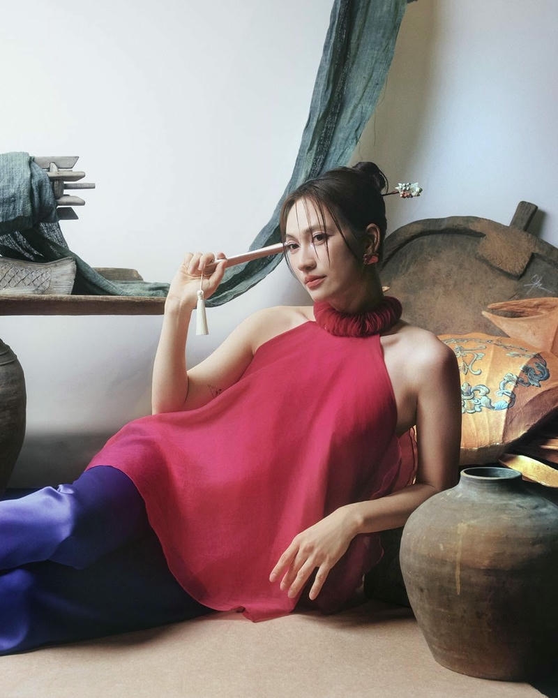 Phương Anh Đào sexy cùng thần thái nữ tính cuốn hút