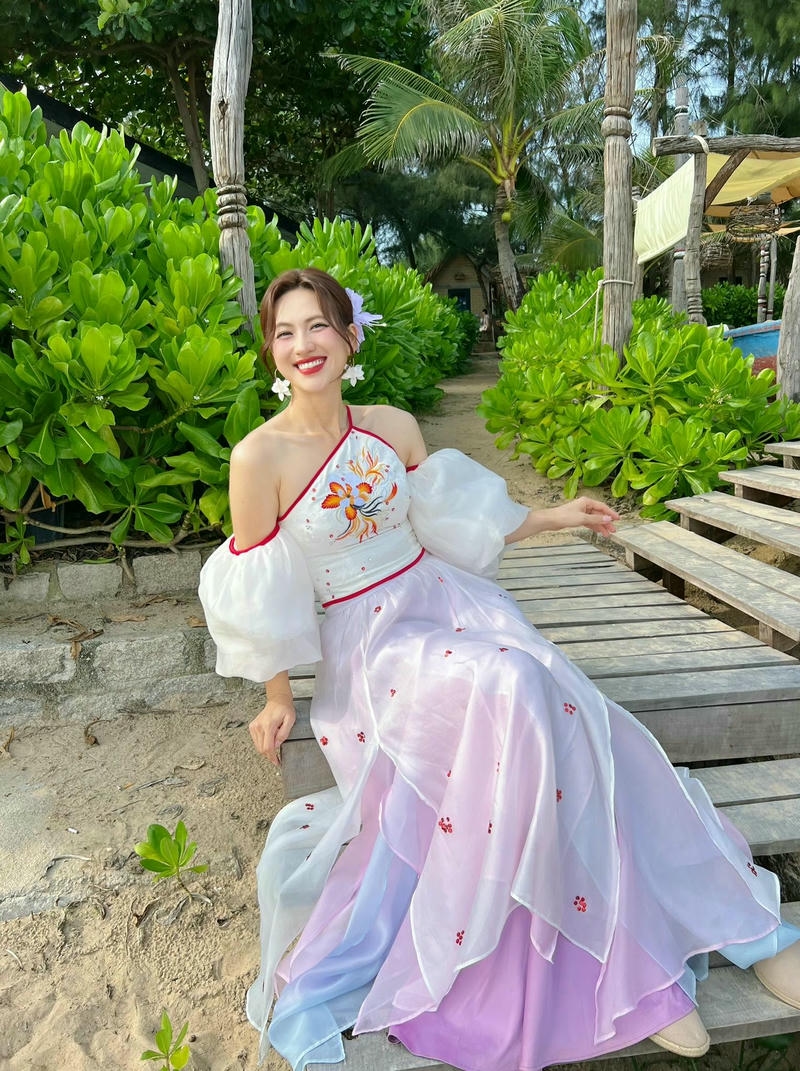 Phương Anh Đào sexy thể hiện diện mạo trẻ trung cuốn hút