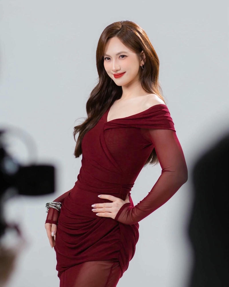 Phương Anh Đào sexy thể hiện thần thái đầy sức hút