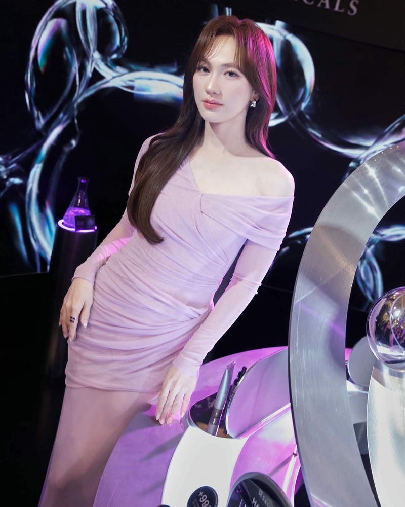 Phương Anh Đào sexy với nét đẹp hiện đại đầy sức hút
