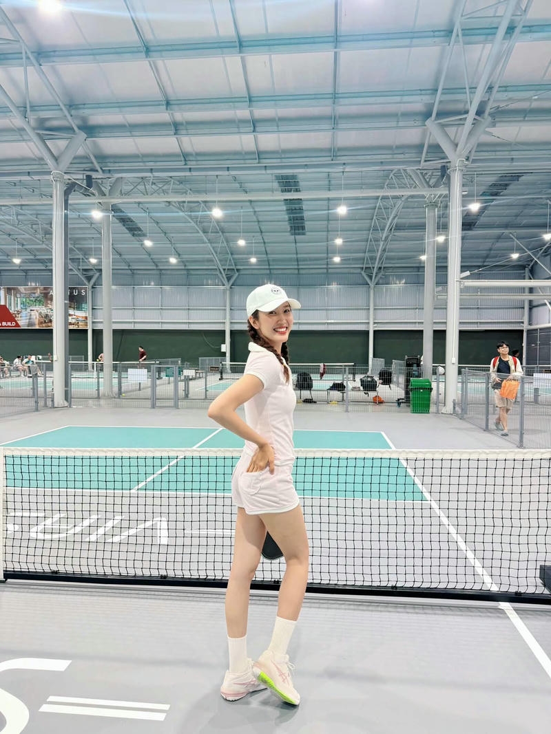 Thuý Ngân sexy khoe vẻ đẹp sang trọng quyến rũ