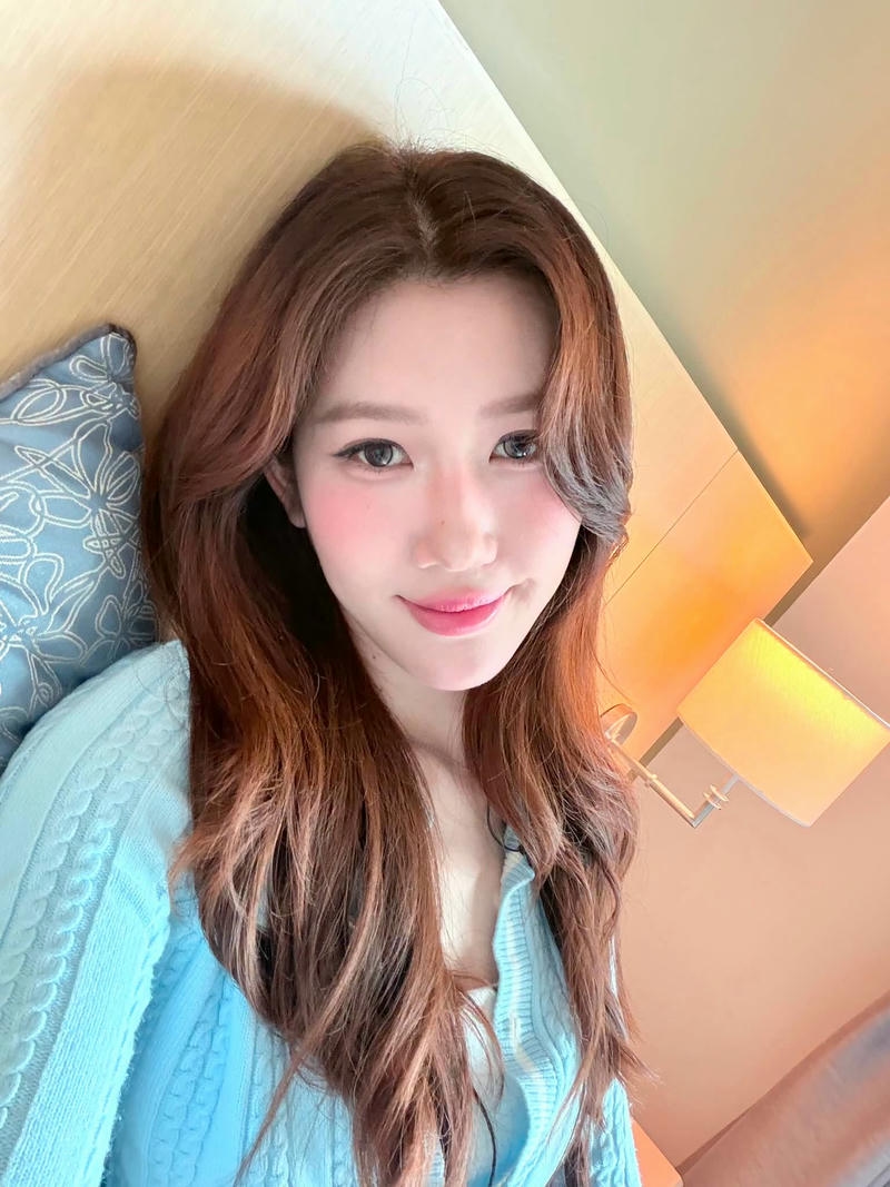 Thuý Ngân sexy nổi bật qua phong cách nữ tính