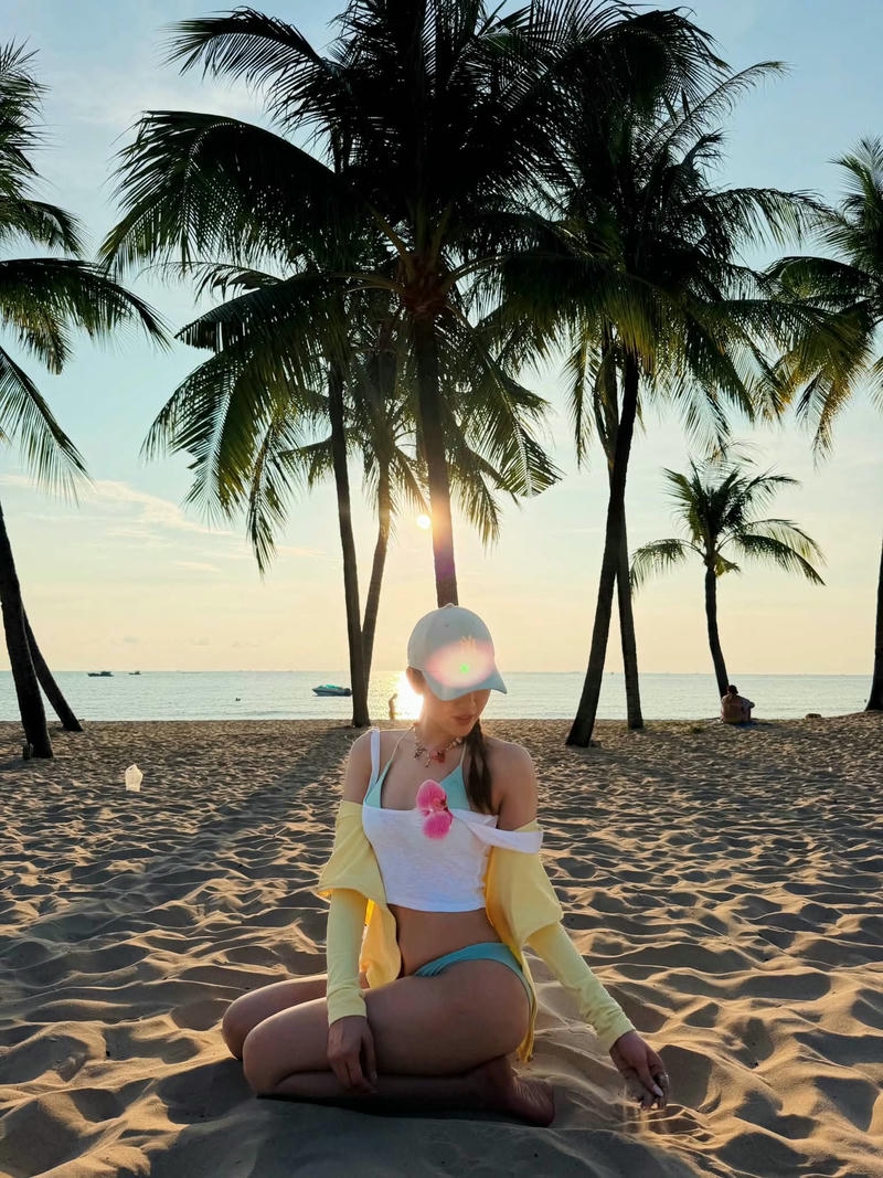 Thuý Ngân sexy với ánh nhìn đầy sức hút
