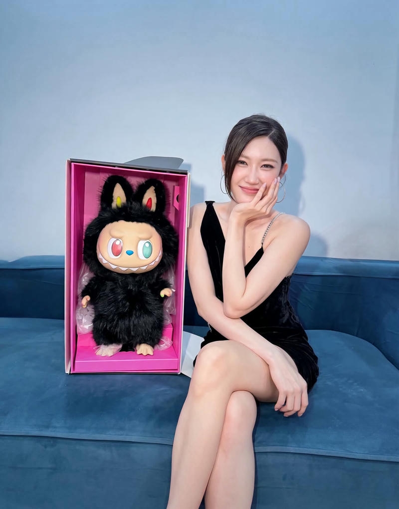 Thuý Ngân sexy với biểu cảm nhẹ nhàng cuốn hút