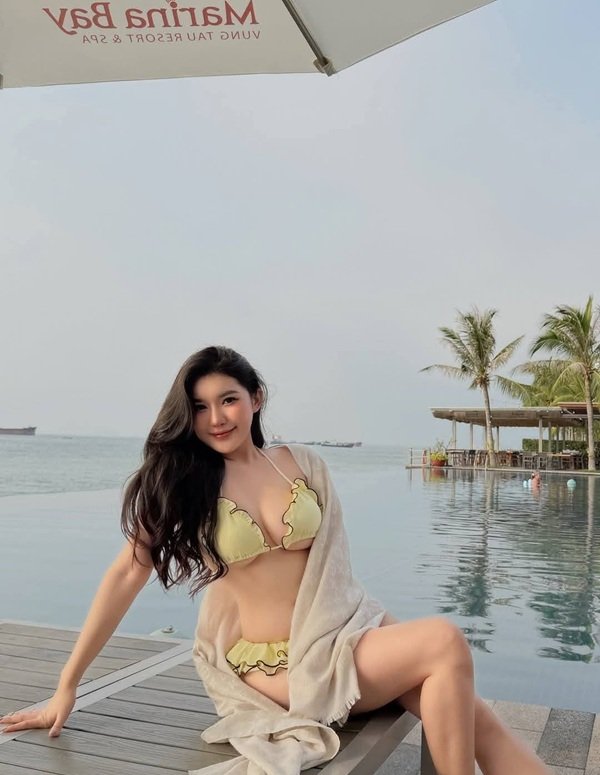 gái mặc bikini trong suốt 26