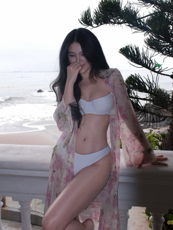 gái mặc bikini trong suốt 65