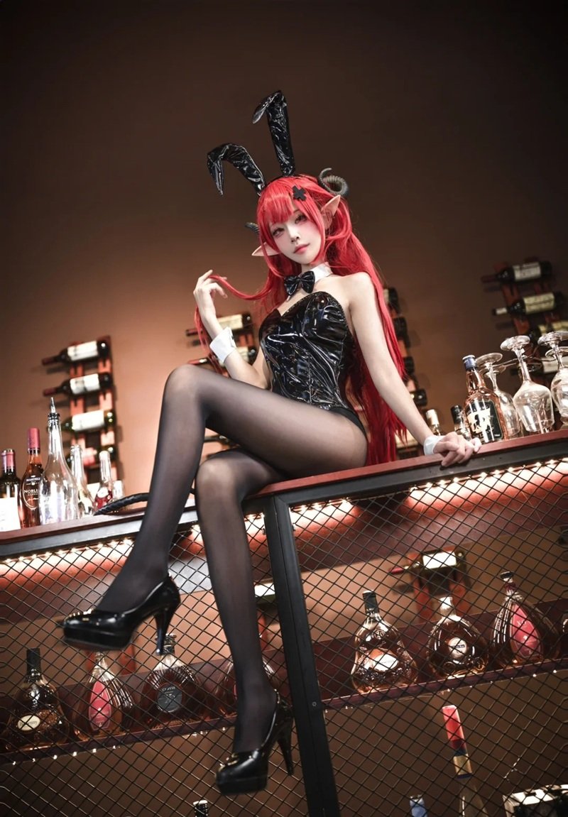 gái xinh cosplay thỏ đen 13