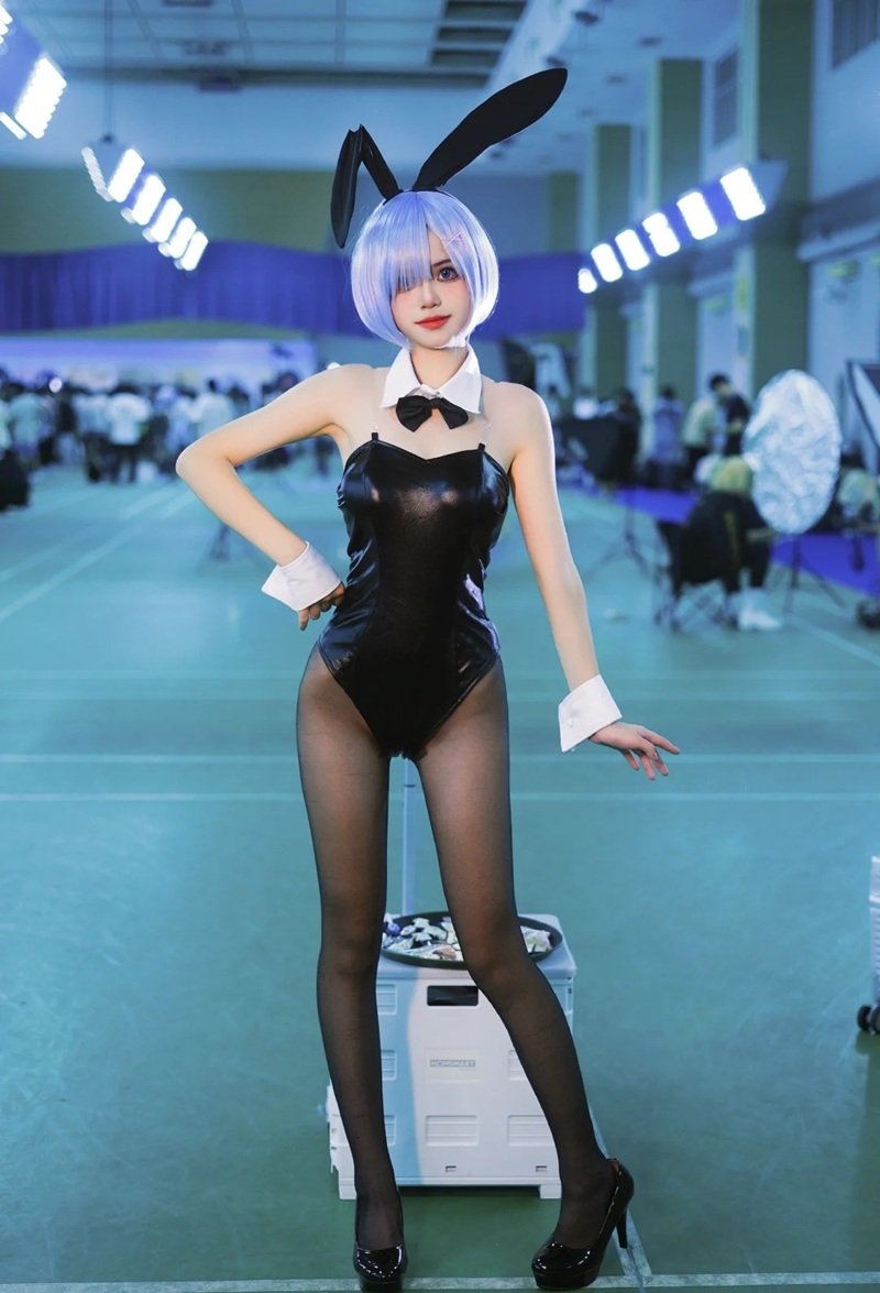 gái xinh cosplay thỏ đen 15