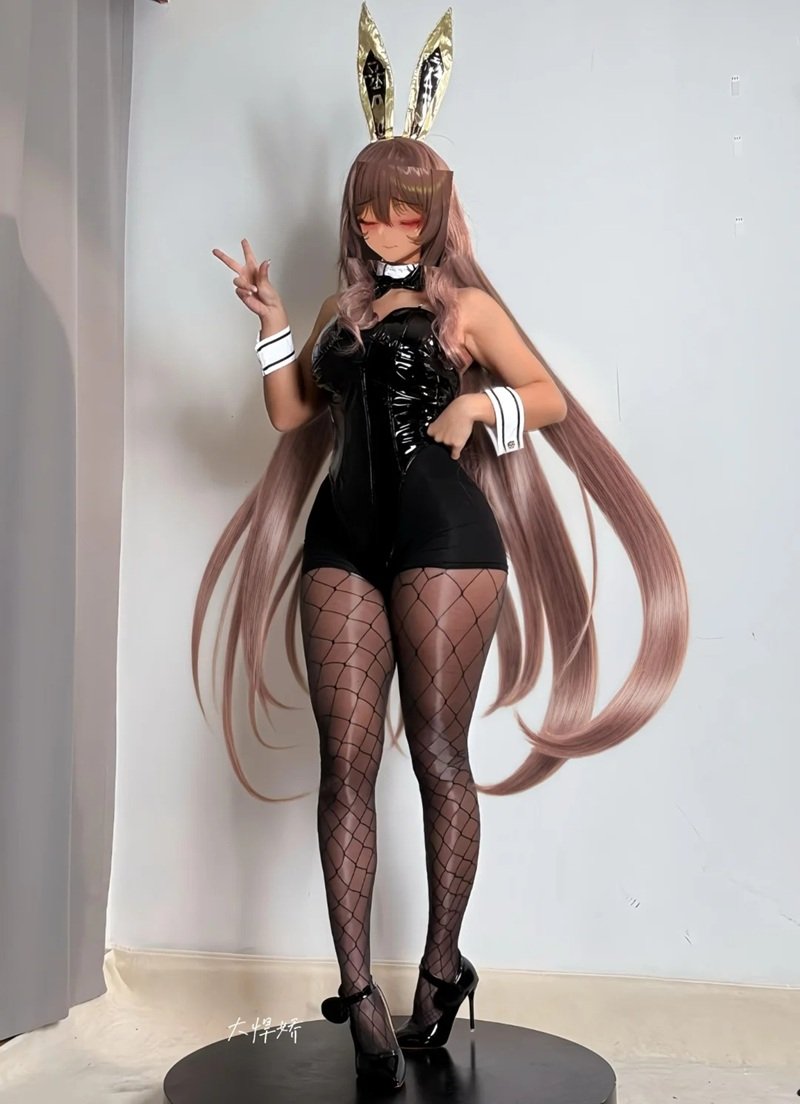 gái xinh cosplay thỏ đen 16