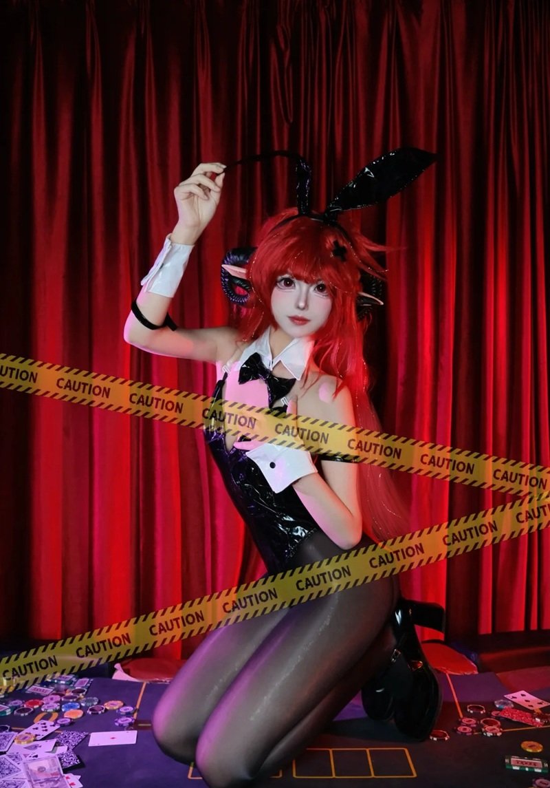 gái xinh cosplay thỏ đen 18