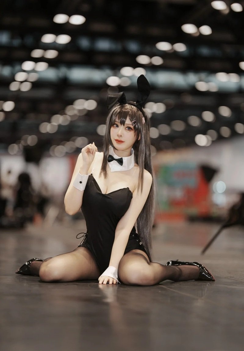 gái xinh cosplay thỏ đen 32