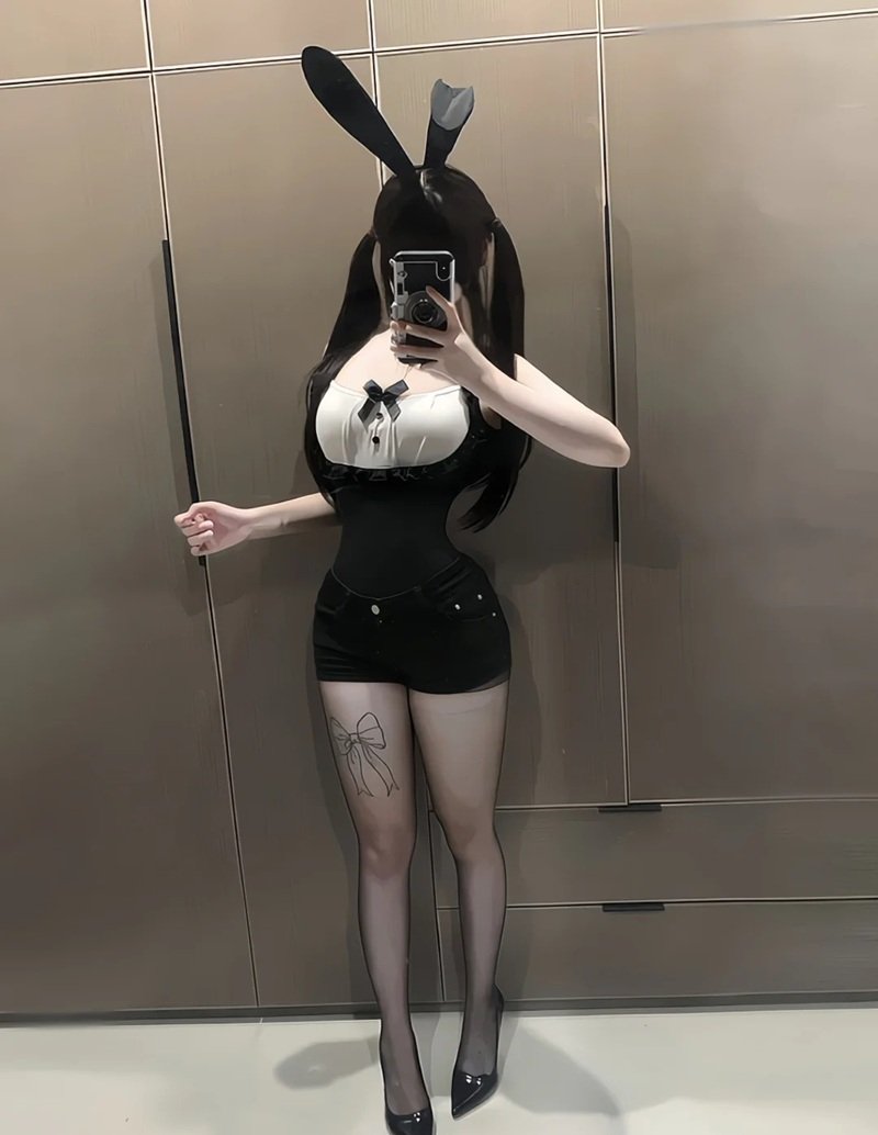 gái xinh cosplay thỏ đen 35