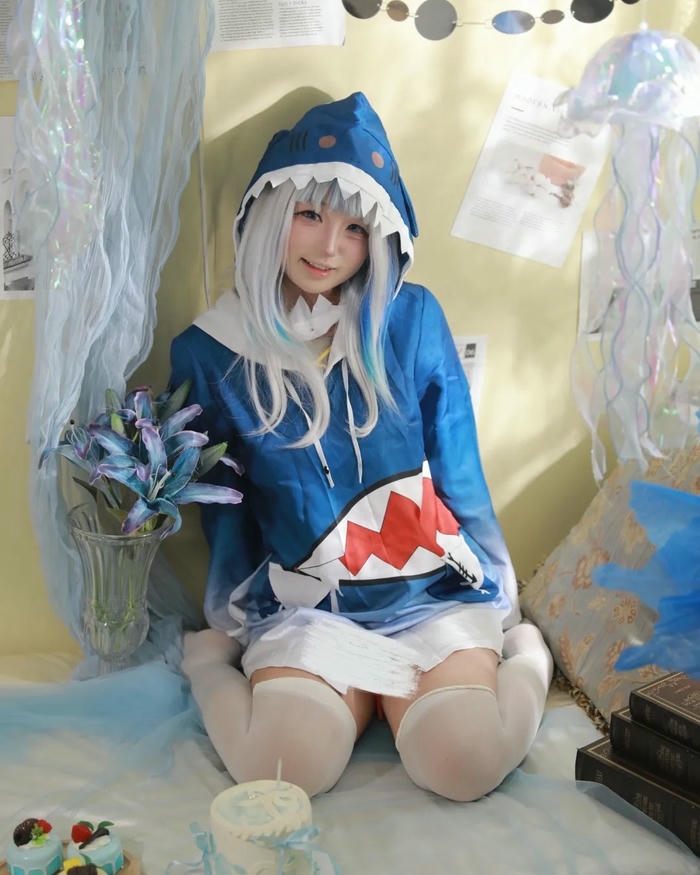 Ảnh Gura cosplay mang phong thái tinh nghịch trẻ trung