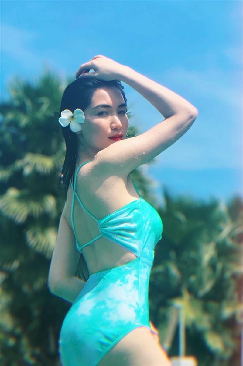 Ảnh Hoà Minzy bikini mang diện mạo tươi sáng