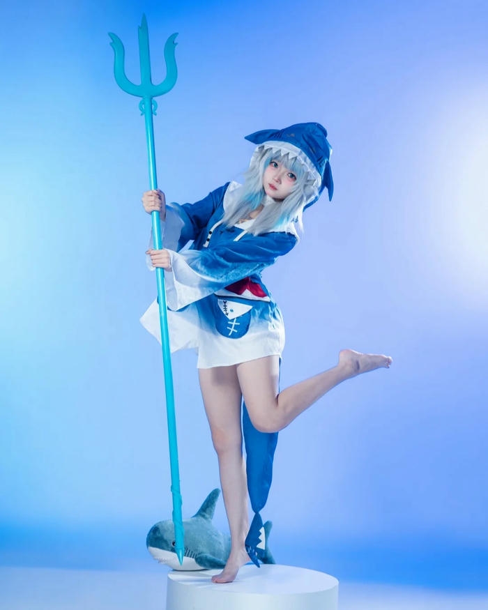 Ảnh Yaoyaoqwq cosplay Gura có diện mạo xinh xắn
