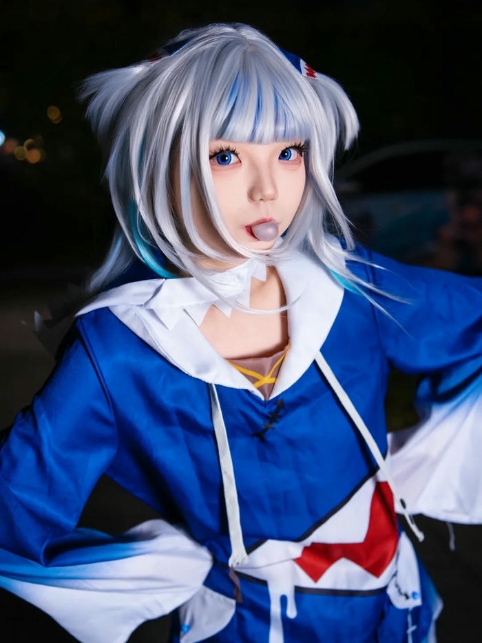 Ảnh Yaoyaoqwq cosplay Gura có phong thái tự nhiên