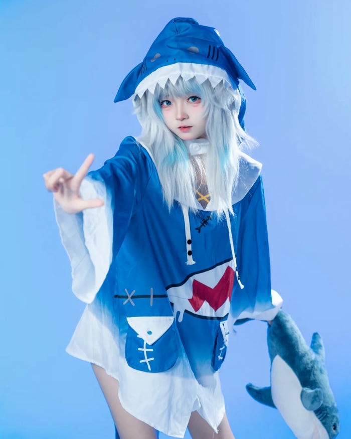 Ảnh Yaoyaoqwq cosplay Gura có tạo hình mềm mại