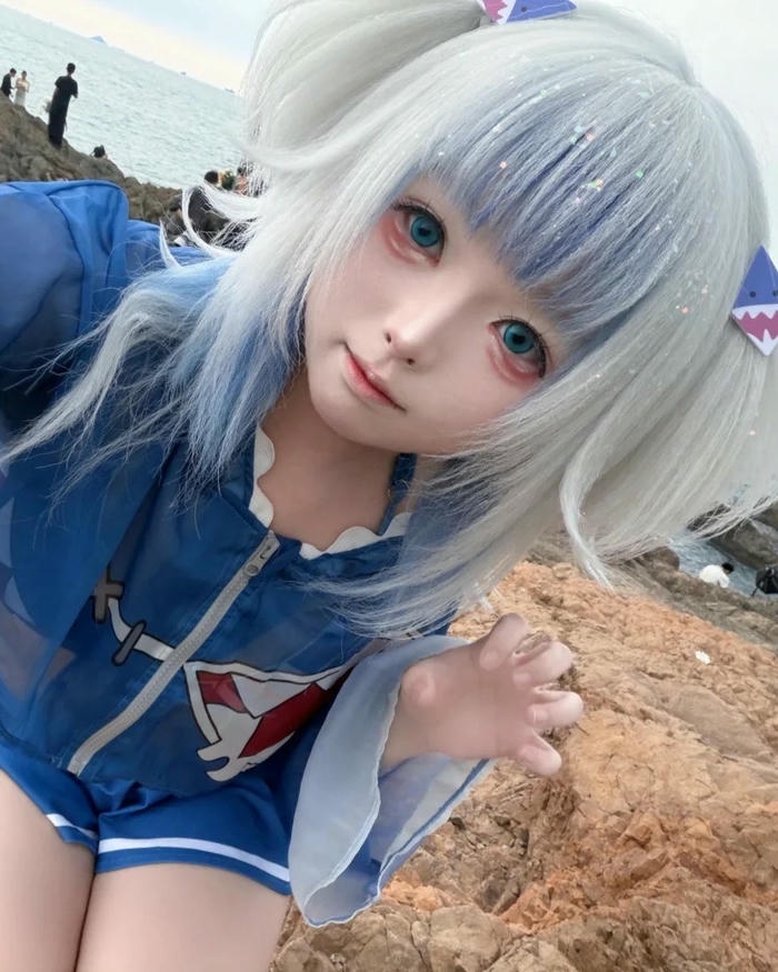 Ảnh Yaoyaoqwq cosplay Gura có vẻ ngoài cuốn hút
