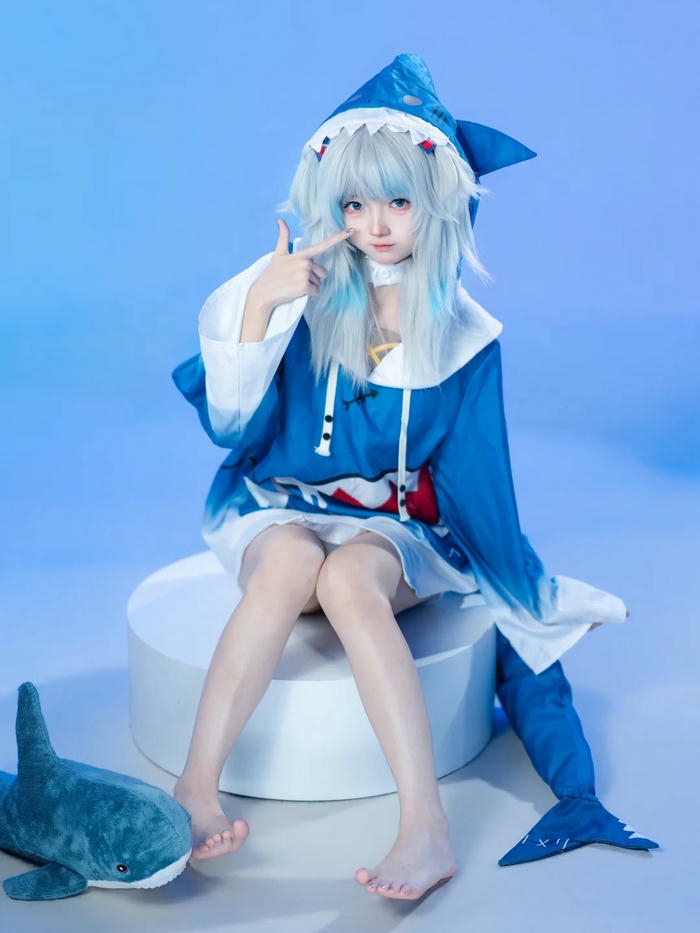 Ảnh Yaoyaoqwq cosplay Gura với phong cách dễ thương