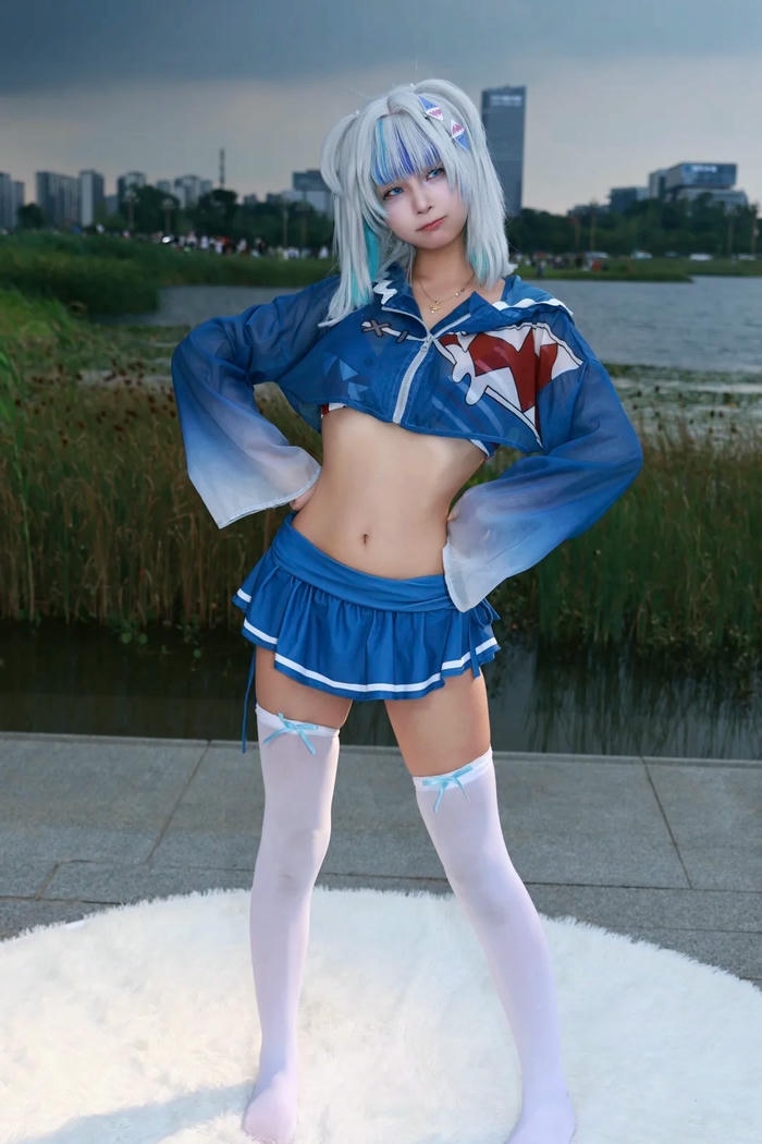 Ảnh Yaoyaoqwq cosplay Gura với phong cách nổi bật