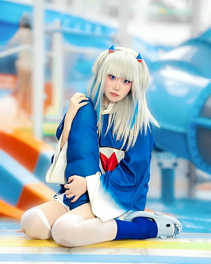 Ảnh Yaoyaoqwq cosplay Gura với thần thái đáng yêu