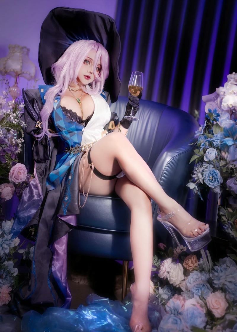 Cosplay khoe body tinh xảo mượt mà ấn tượng