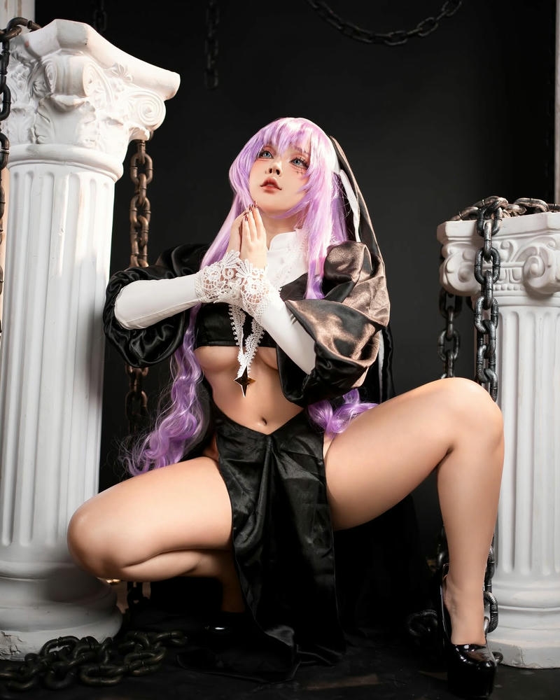 Cosplay khoe hàng kiểu sinh động hoàn mỹ