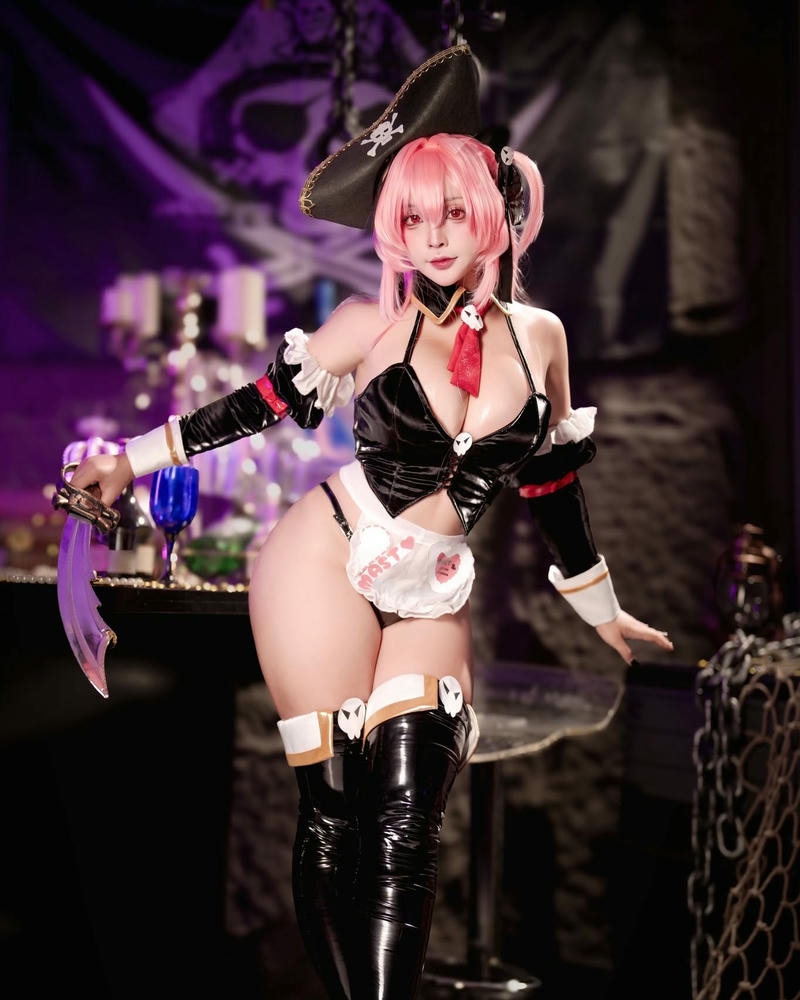 Cosplay khoe hàng quyến rũ đầy cuốn hút