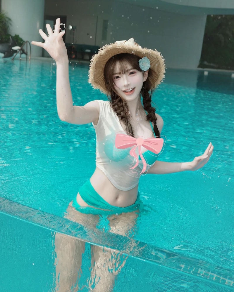 Gái xinh trung quốc mặc bikini cân đối độc đáo