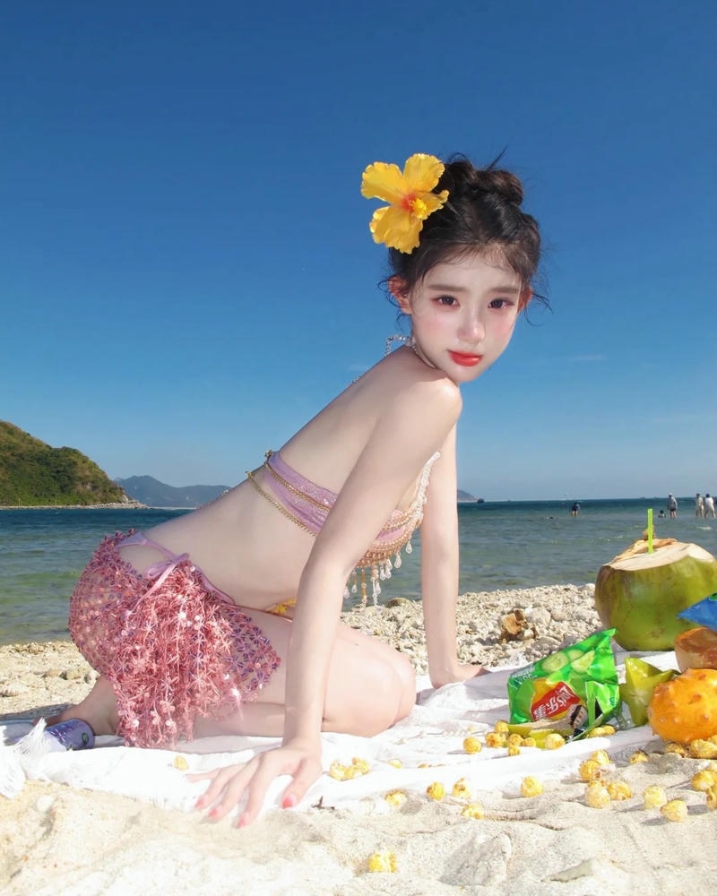Gái xinh trung quốc với bikini hoàn hảo mượt mà